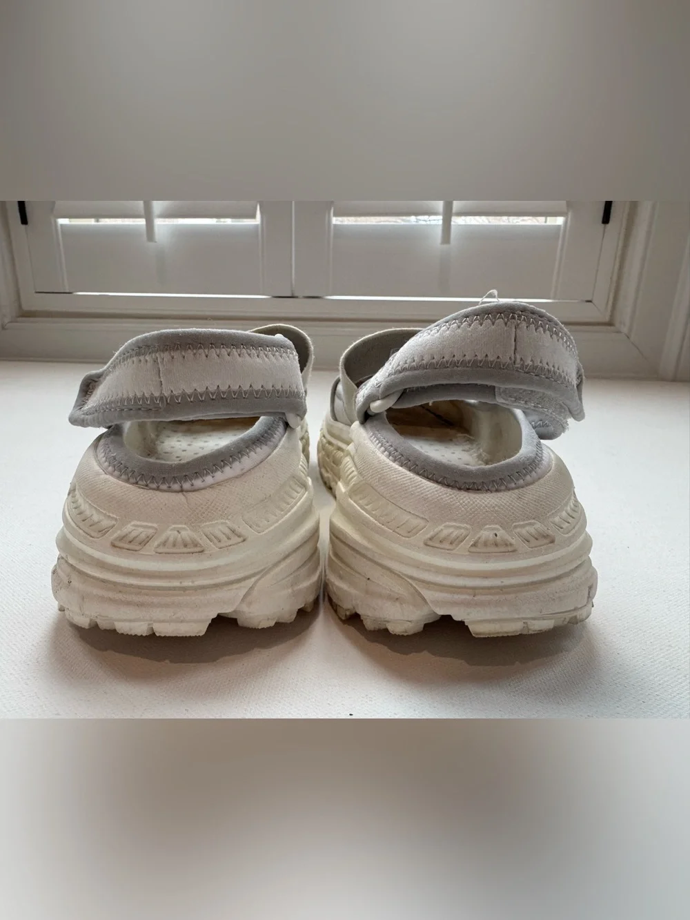 UGG LA Cloud Sport Platform Sandals White Women’s Size 7.5